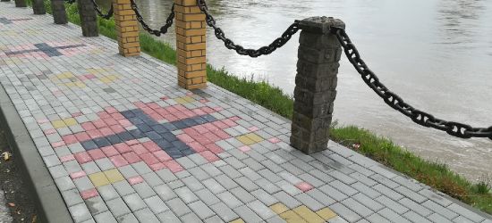 SANOK: Nowy chodnik na drodze do Skansenu. Jak się Wam podoba? (ZDJĘCIA)