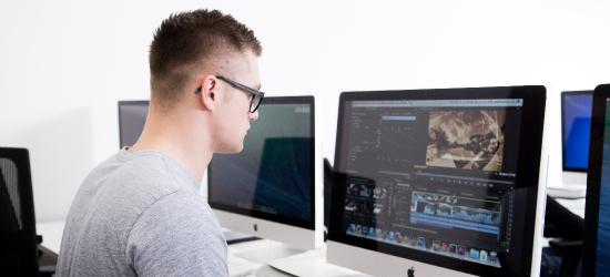 Deficyt programistów i grafików: kto na tym może skorzystać?