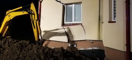 Zapadły się ściany budynku. Było niebezpiecznie! (FOTO)