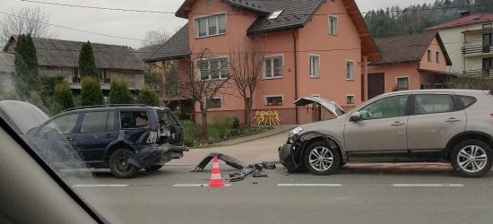 AKTUALIZACJA: Wjechała w volkswagena. Jedna osoba poszkodowana (FOTO)