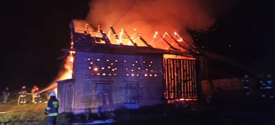 Pożar stodoły w Humniskach. Z ogniem walczyło pięć zastępów straży pożarnej (ZDJĘCIA)
