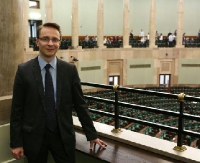 POSEŁ PIOTR URUSKI: Czuję się spełniony po roku pracy w Sejmie (WYWIAD)
