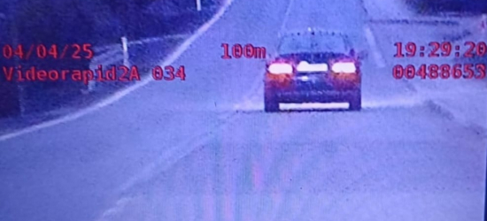 Stracili prawa jazdy za prędkość. Motocyklista i kierowca BMW z wysokimi mandatami