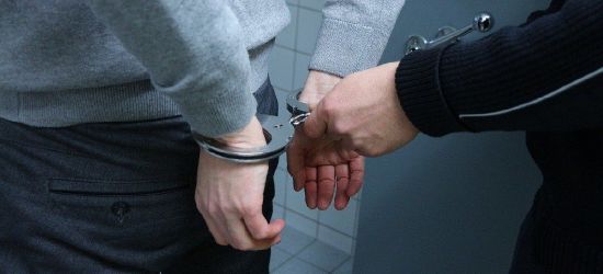 Włamał się do domu, aby ukraść kilka butelek alkoholu