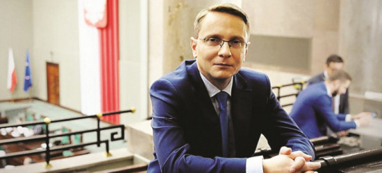 Poseł Piotr Uruski ponownie alarmuje w Sejmie: „Populacja niedźwiedzi i wilków wymyka się spod kontroli”