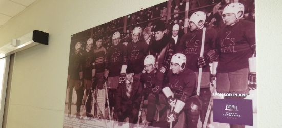 Historia sanockiego hokeja na ścianach Areny. Wyjątkowa kolekcja (ZDJĘCIA)