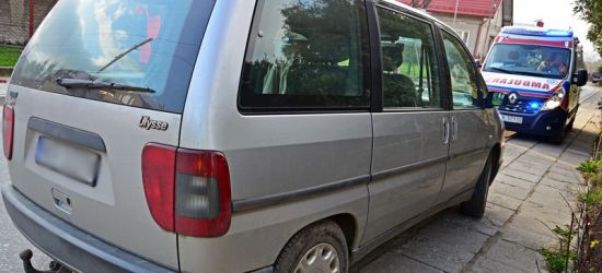 REGION. Chłopiec potrącony na przejściu przez 79-latka. W akcji LPR z Sanoka (ZDJĘCIA)