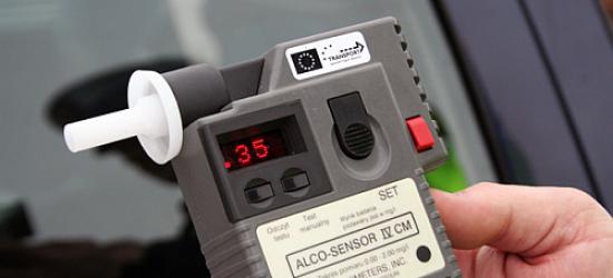 Wjechał w autobus i uciekł z miejsca zdarzenia. Kierowca miał ponad dwa promile