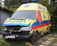 Wypadek z udziałem sanockiej karetki. Pojazd pójdzie na żyletki? (ZDJĘCIA)