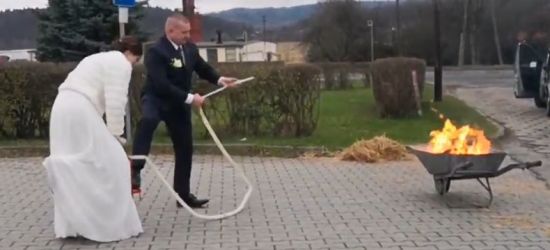 SANOK: Brama weselna strażaków OSP. ZOBACZ VIDEO!