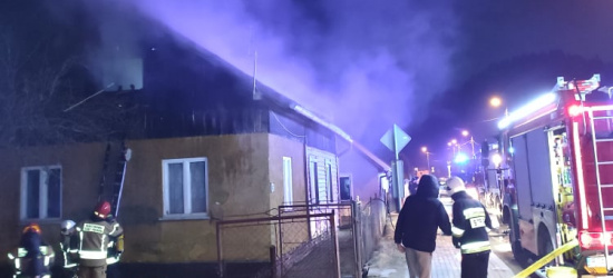 Pożar budynku mieszkalnego przy Piłsudskiego w Zagórzu! (ZDJĘCIA)