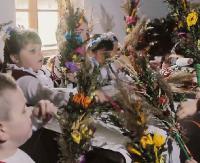 Resurrexit! Alleluja! Przedszkolaki przedstawiają wielkanocne obrzędy (FILM)
