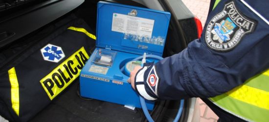 POWIAT BRZOZOWSKI: Pijana uszkodziła samochód na parkingu. Zatrzymali ją świadkowie