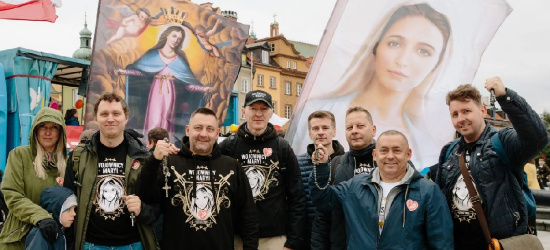 ks Dominik Chmielewski i „Wojownicy Maryi”. 8 tys. Wojowników Maryji w Rzeszowie. Poruszające świadectwa (VIDEO)