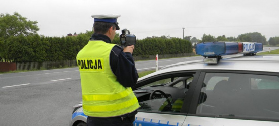 Przekroczył prędkość o 71 km/h! Stracił prawo jazdy. Zapłaci 2500 zł