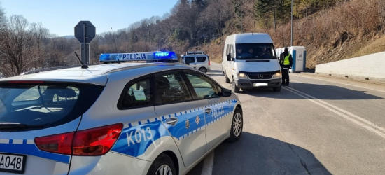Sanoccy policjanci pomogli ukraińskiej rodzinie uciekającej przed wojną (ZDJĘCIA)