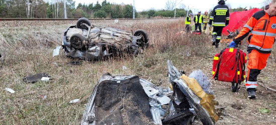 Koszmarny wypadek. Śmierć dwóch osób. Ranne dwuletnie dziecko (ZDJĘCIA)