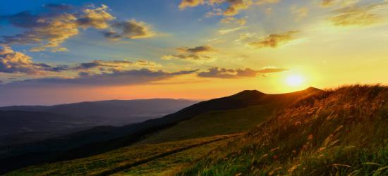 Bieszczady zachwycają urokiem. Zobacz wyjątkowe zdjęcia z zachodu słońca na Połoninie Wetlińskiej (ZDJĘCIA)
