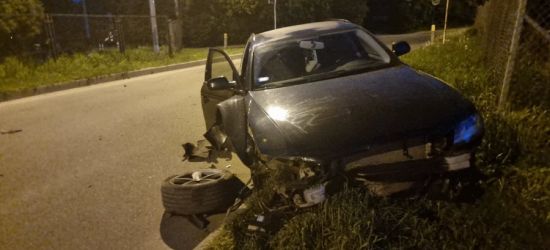 SANOK. Rozbite audi obok cmentarza. 29-letni kierowca pijany (ZDJĘCIA)