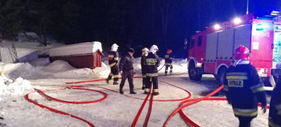 AKTUALIZACJA: Nocny pożar ośrodka wypoczynkowego. Ewakuowano 40 osób (FOTO)
