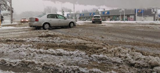 SANOK: Intensywne opady śniegu. Breja na ulicach i chodnikach! (VIDEO, FOTO)
