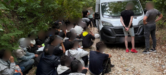 Międzynarodowa akcja BiOSG: 47 imigrantów z Syrii w busie i 5 obywateli Chin w samochodzie [ZDJĘCIA]