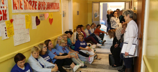 PROTEST PIELĘGNIAREK: Jeżeli do piątku nic się nie zmieni, szpital może przestać funkcjonować (VIDEO, FOTO)