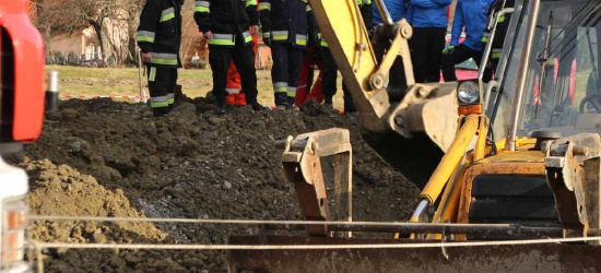 AKTUALIZACJA: Mężczyzna przysypany przez ziemię! Fałszywy alarm