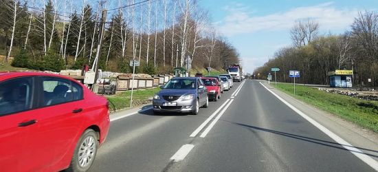 Duże korki na trasie Zagórz-Sanok. Trzeba uzbroić się w cierpliwość (ZDJĘCIA)