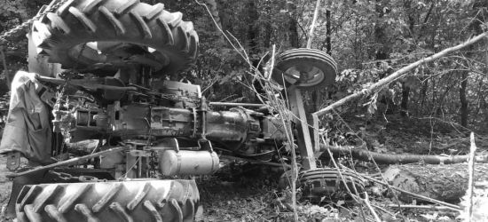 GMINA SOLINA. Tragedia w lesie. Nie żyje 52-latek przygnieciony przez traktor