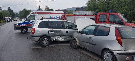 Wpadła w poślizg i uderzyła w opla. W jednym z pojazdów było dziecko (FOTO)