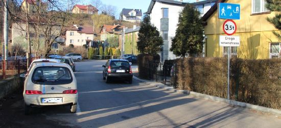 INTERWENCJA: „Przy przychodni trudno zaparkować, a mandaty się sypią” (FOTO)