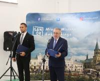 WIERCHY SANOK: „Ten stadion będzie żył i służył wszystkim grupom sportowców i nie tylko”. Obiekt po pierwszym etapie prac (FILM, ZDJĘCIA)