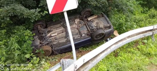 Stracił kontrolę nad pojazdem i dachował (ZDJĘCIA)