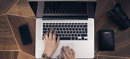 Ukradła laptopa i wywiozła go w dziecięcym wózku