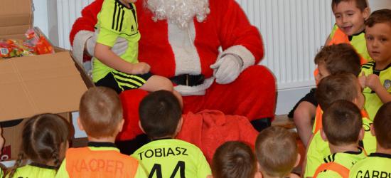 Święty Mikołaj na treningu w Akademii Piłkarskiej (ZDJĘCIA)