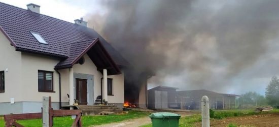 Policjanci jadąc na interwencje musieli gasić pożar!