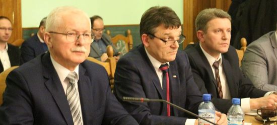 POWIAT SANOCKI: Oświadczenia majątkowe, skarga w zakresie przyznawania stypendium
