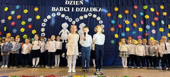 Radośnie i wzruszająco w Pobiednie. Świętowano Dzień Babci i Dziadka [ZDJĘCIA]