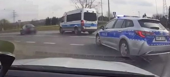 REGION. Uciekał przed policją, staranował auto i omal nie potrącił przechodniów!