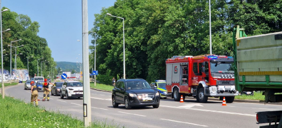 Kolizja na ul. Królowej Bony. Zderzenie osobówki z ciężarówką (ZDJĘCIA)