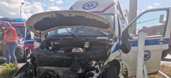 Wypadek karetki z Sanoka. Ratownicy opuścili szpital (NOWE ZDJĘCIA)