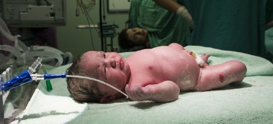Położna i pacjentki zakażone koronawirusem. 16 noworodków w kwarantannie