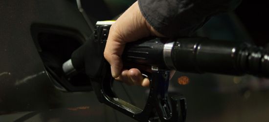 REGION: Dwóch kompletnie pijanych kierowców tankowało poloneza