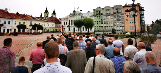 SANOK. Buduje się tradycja Męskiego Różańca. Wierni przeszli ulicami miasta (ZDJĘCIA)