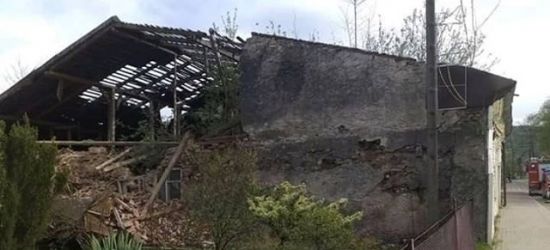 Zawalona ściana w Baligrodzie. Zerwany dach w Średniej Wsi (ZDJĘCIA)