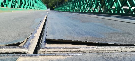 SYGNAŁY CZYTELNIKÓW: Most na Białą Górę prosi się o remont (ZDJĘCIA)