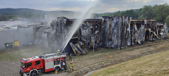 SANOK: Kolejna interwencja przy pogorzelisku fabryki okapów (VIDEO, FOTO)