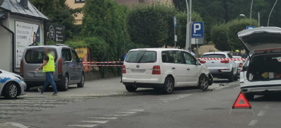 SANOK. Wypadek w centrum. Samochód uderzył w latarnię. Ogromne korki (ZDJĘCIA)