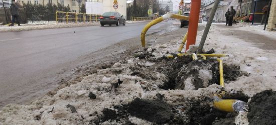 SANOK: „Ścięte” barierki i latarnia na Lipińskiego (ZDJĘCIA)